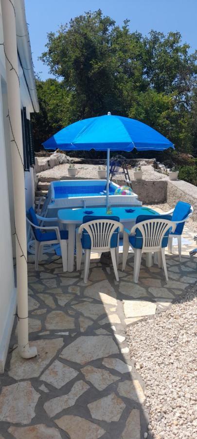 Lovely Studio In Strinilas With Its Own Pool Exterior foto