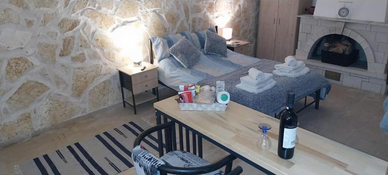 Lovely Studio In Strinilas With Its Own Pool Exterior foto