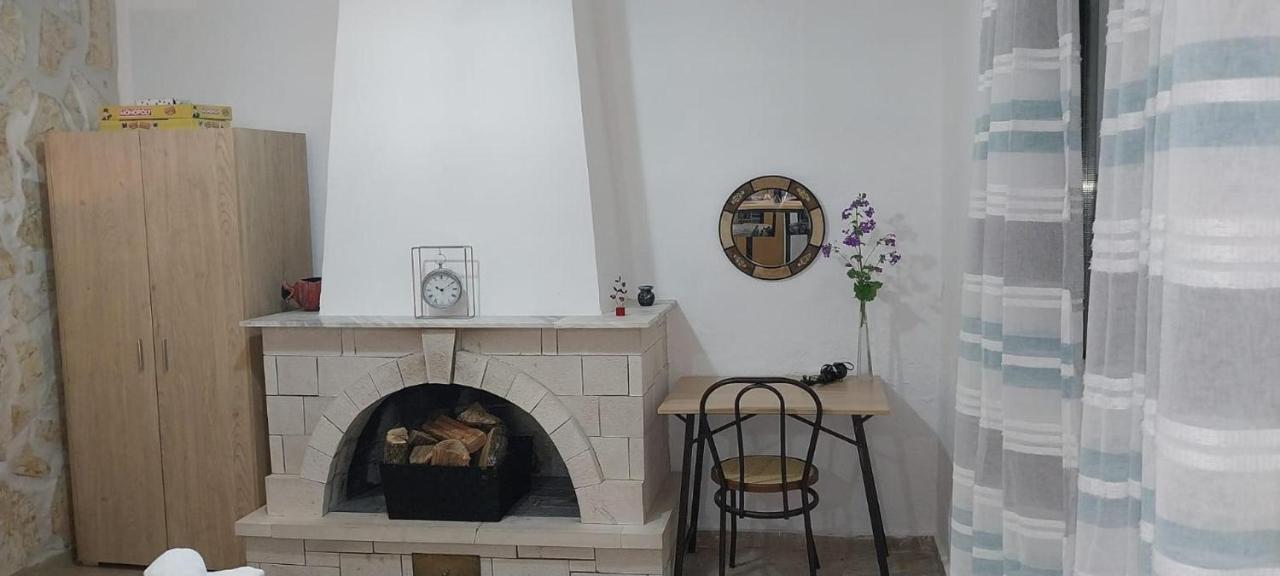 Lovely Studio In Strinilas With Its Own Pool Exterior foto