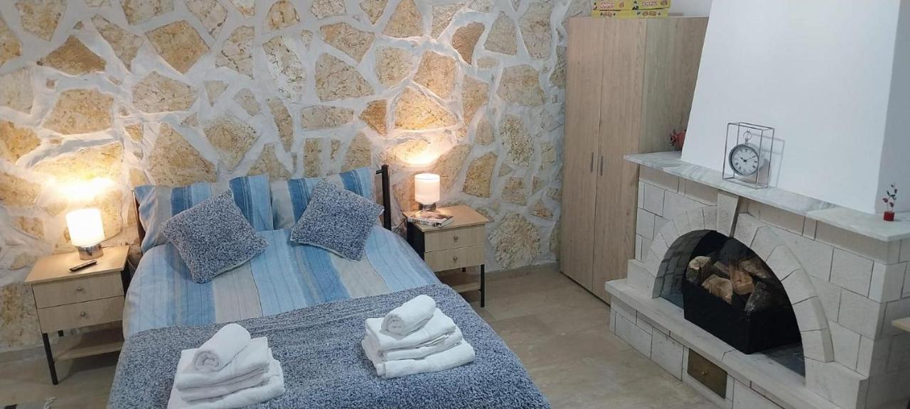 Lovely Studio In Strinilas With Its Own Pool Exterior foto